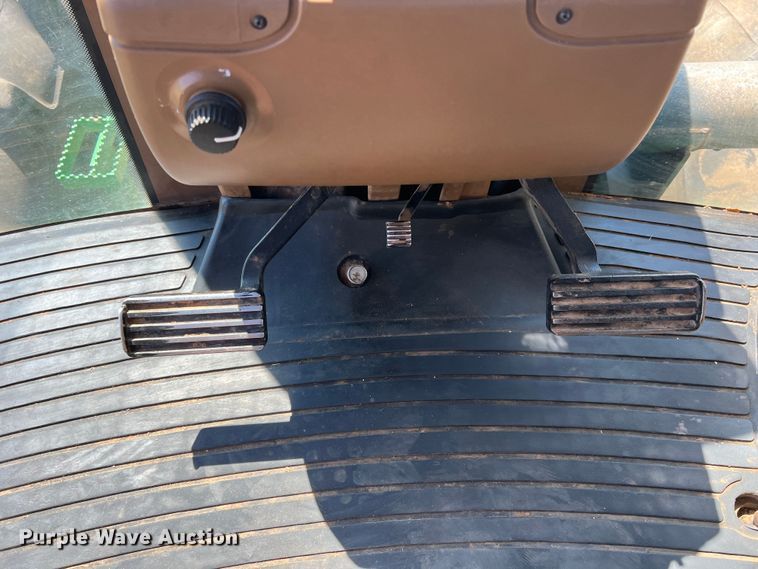 image for item DN4674 2007 John Deere 9520  4WD tractor