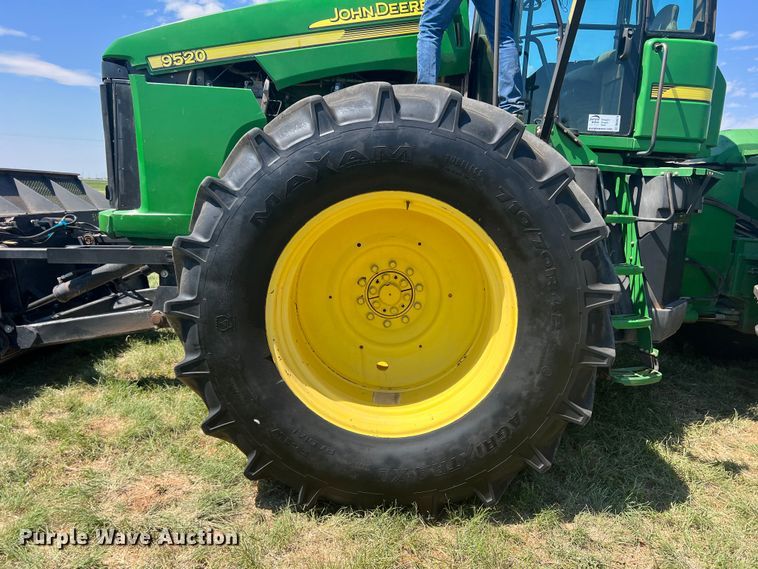 image for item DN4674 2007 John Deere 9520  4WD tractor