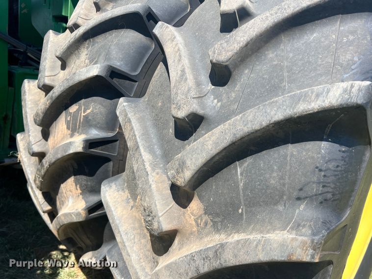 image for item DN4674 2007 John Deere 9520  4WD tractor