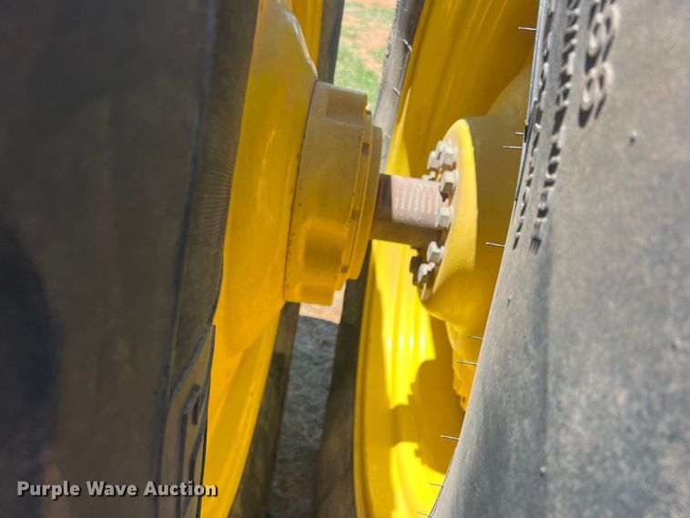 image for item DN4675 2007 John Deere 9520  4WD tractor