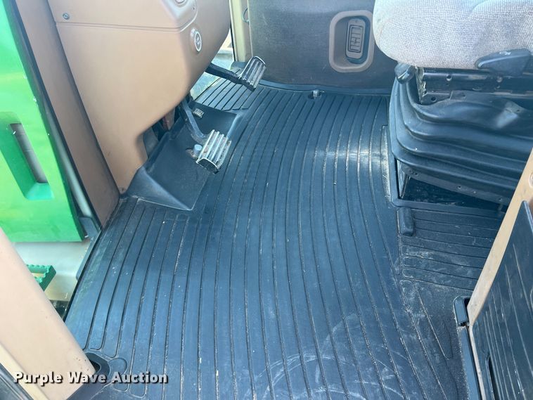 image for item DN4675 2007 John Deere 9520  4WD tractor