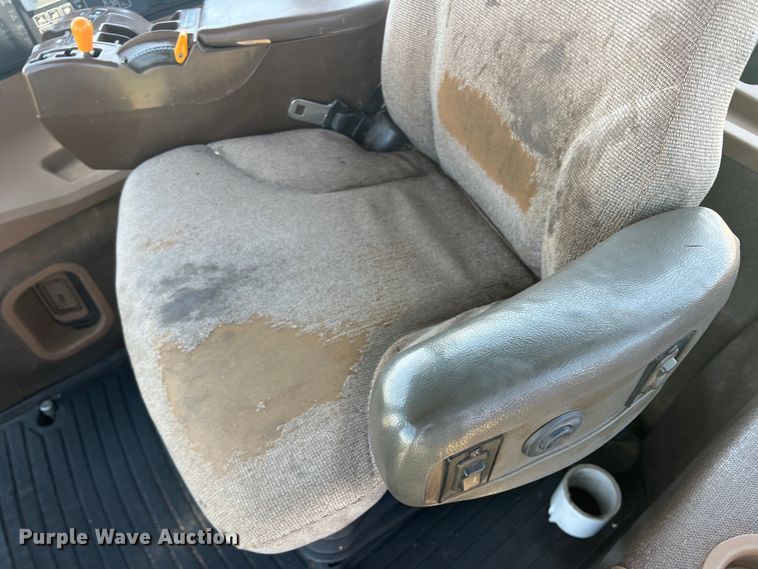 image for item DN4675 2007 John Deere 9520  4WD tractor