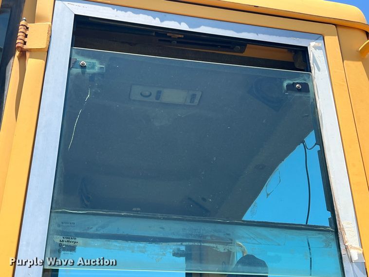 image for item DN4676 2004 Volvo L70E  wheel loader