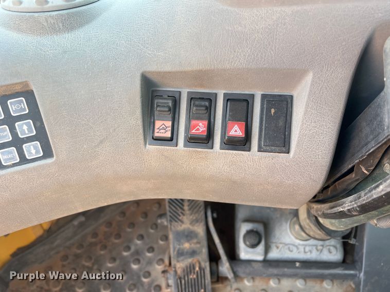 image for item DN4676 2004 Volvo L70E  wheel loader