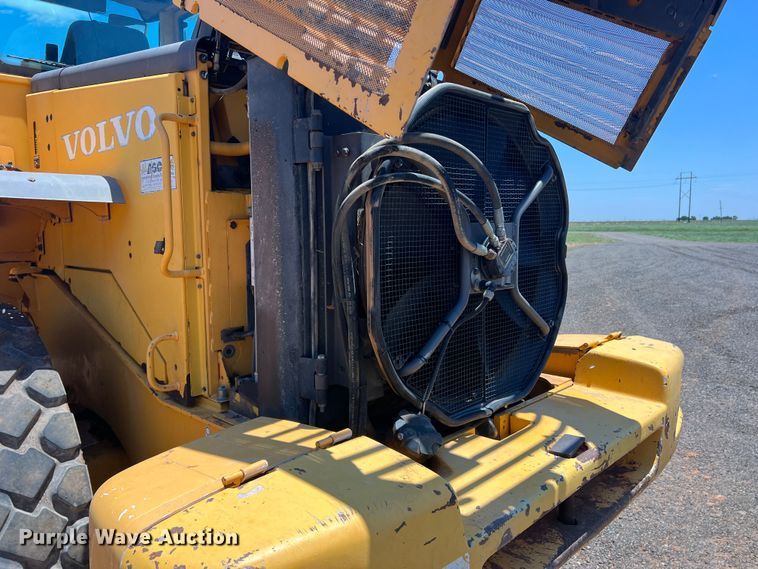 image for item DN4676 2004 Volvo L70E  wheel loader