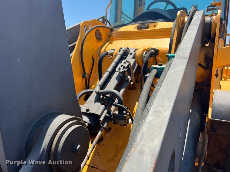 image for item DN4677 2004 Volvo L70E  wheel loader