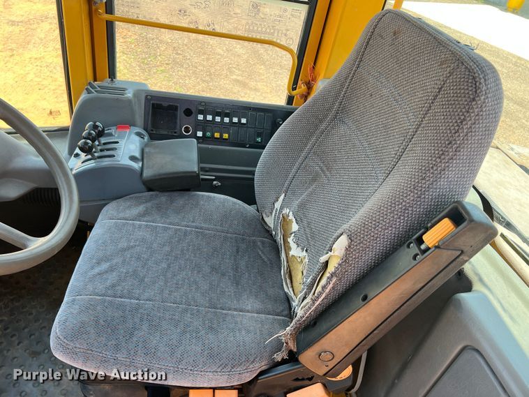 image for item DN4677 2004 Volvo L70E  wheel loader