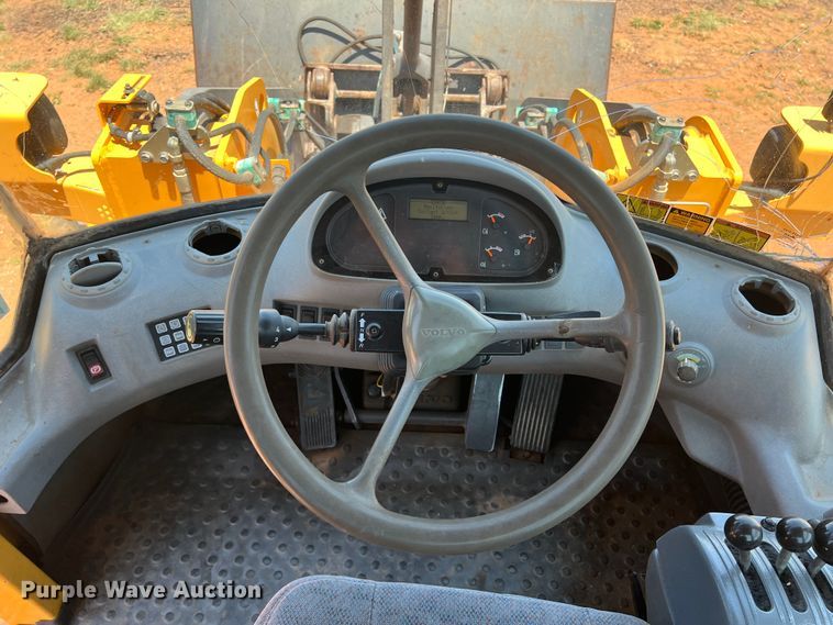 image for item DN4677 2004 Volvo L70E  wheel loader
