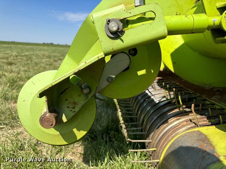 image for item DN4684 2014 Claas 380  pickup head