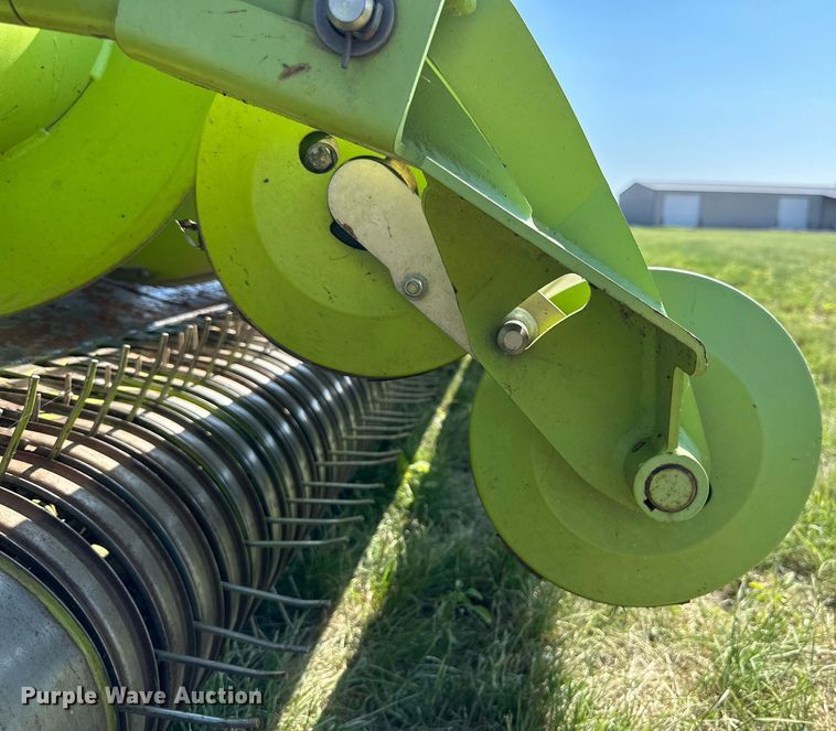 image for item DN4684 2014 Claas 380  pickup head