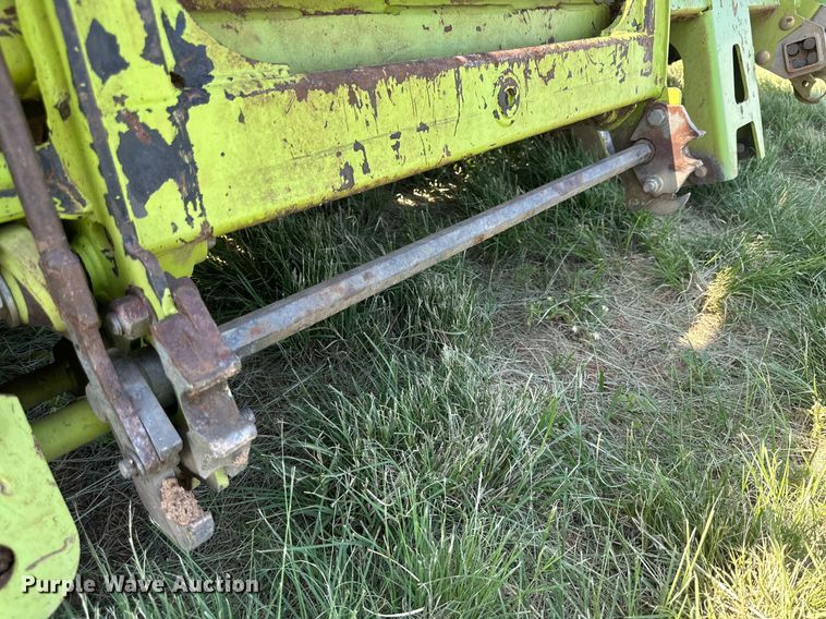 image for item DN4684 2014 Claas 380  pickup head