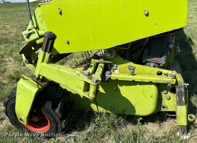 image for item DN4684 2014 Claas 380  pickup head