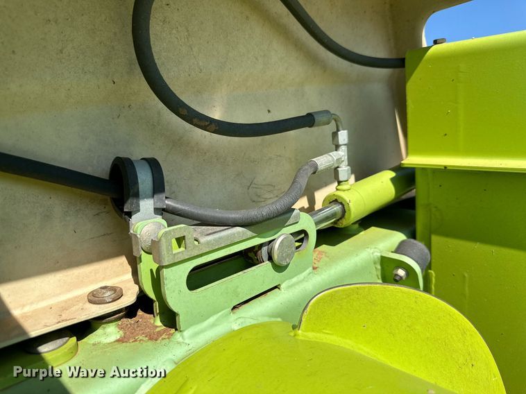 image for item DN4684 2014 Claas 380  pickup head
