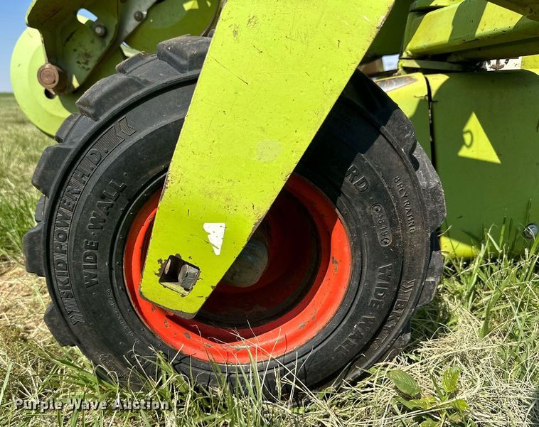 image for item DN4684 2014 Claas 380  pickup head