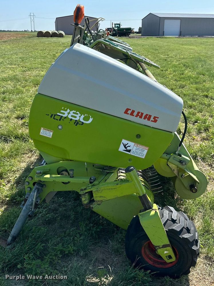 image for item DN4685 Claas 380  pickup head