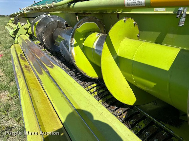 image for item DN4685 Claas 380  pickup head