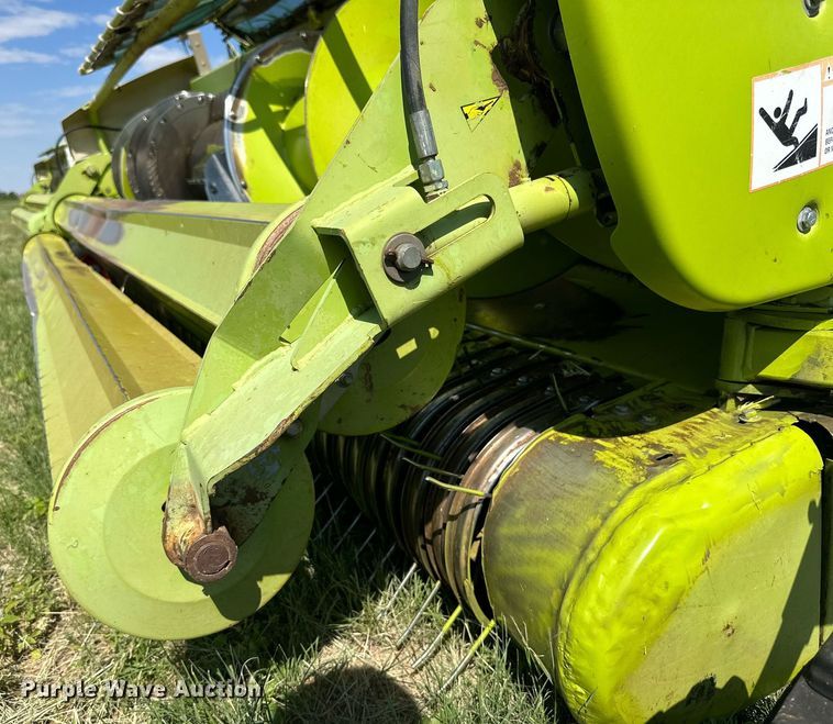 image for item DN4685 Claas 380  pickup head