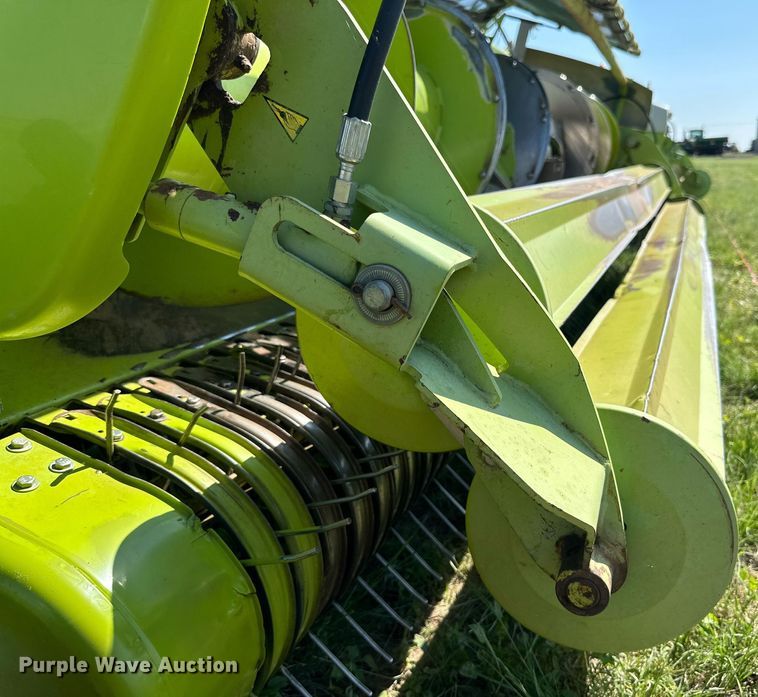 image for item DN4685 Claas 380  pickup head