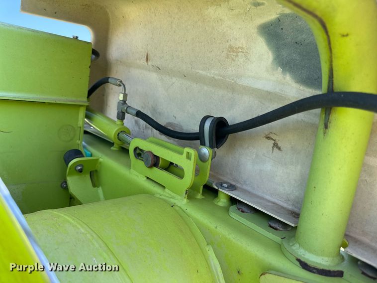 image for item DN4685 Claas 380  pickup head