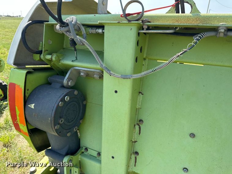 image for item DN4685 Claas 380  pickup head