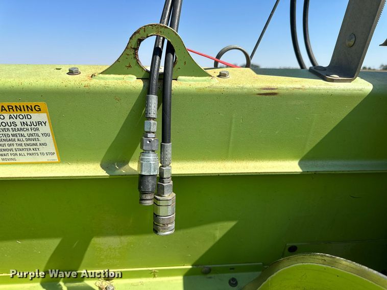 image for item DN4685 Claas 380  pickup head