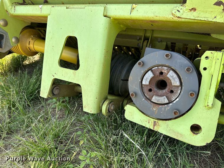 image for item DN4685 Claas 380  pickup head