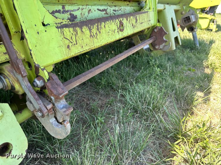 image for item DN4685 Claas 380  pickup head