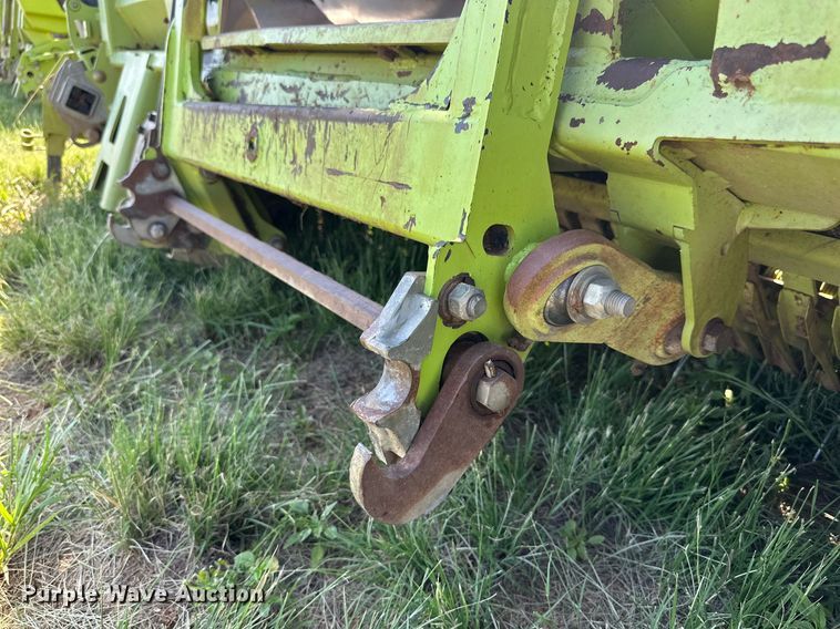 image for item DN4685 Claas 380  pickup head