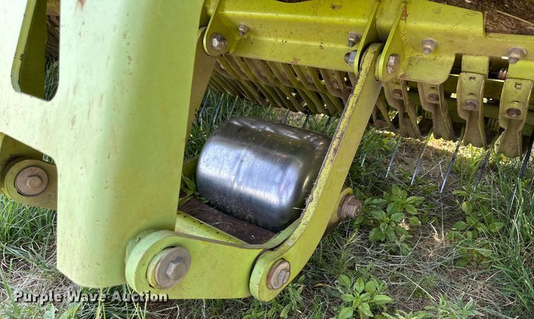 image for item DN4685 Claas 380  pickup head