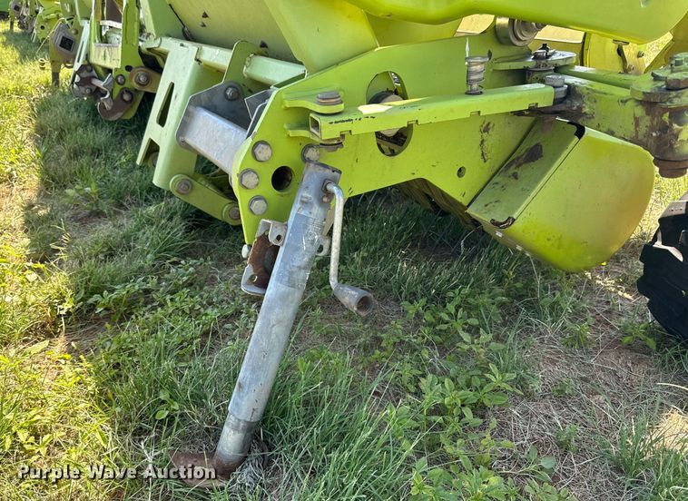 image for item DN4685 Claas 380  pickup head