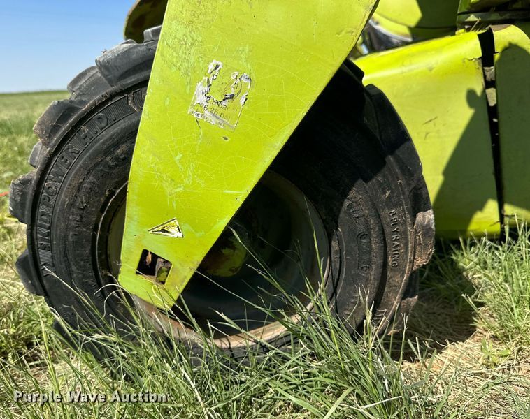 image for item DN4685 Claas 380  pickup head