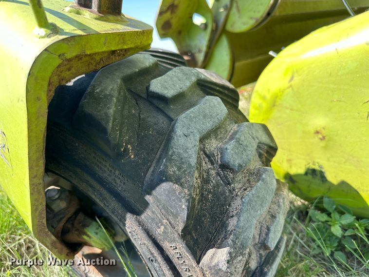 image for item DN4685 Claas 380  pickup head