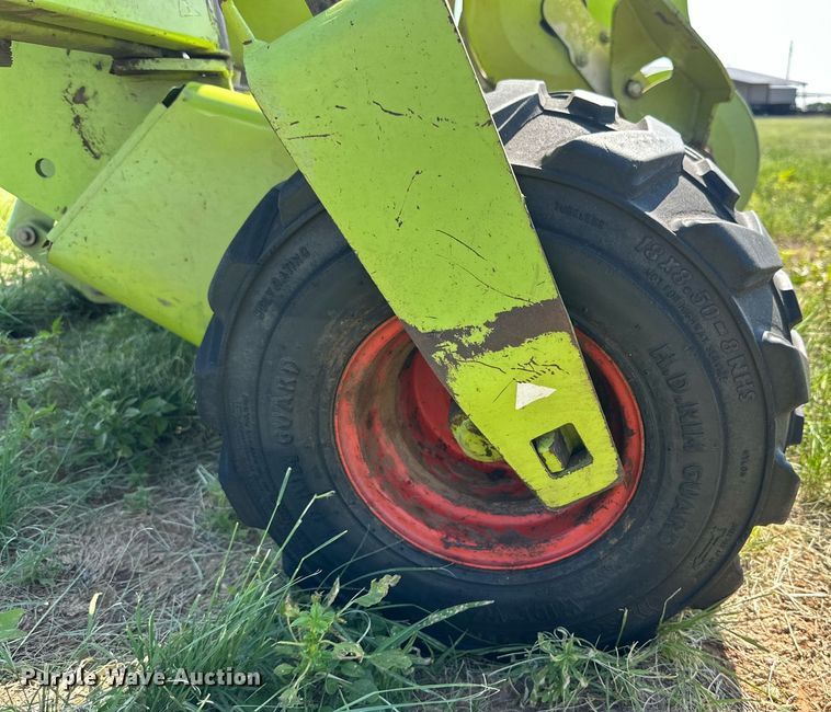 image for item DN4685 Claas 380  pickup head