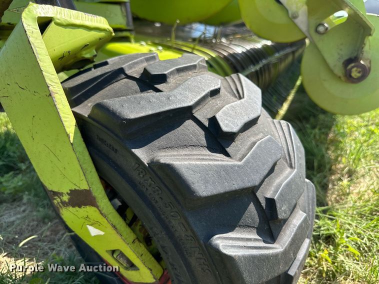 image for item DN4685 Claas 380  pickup head