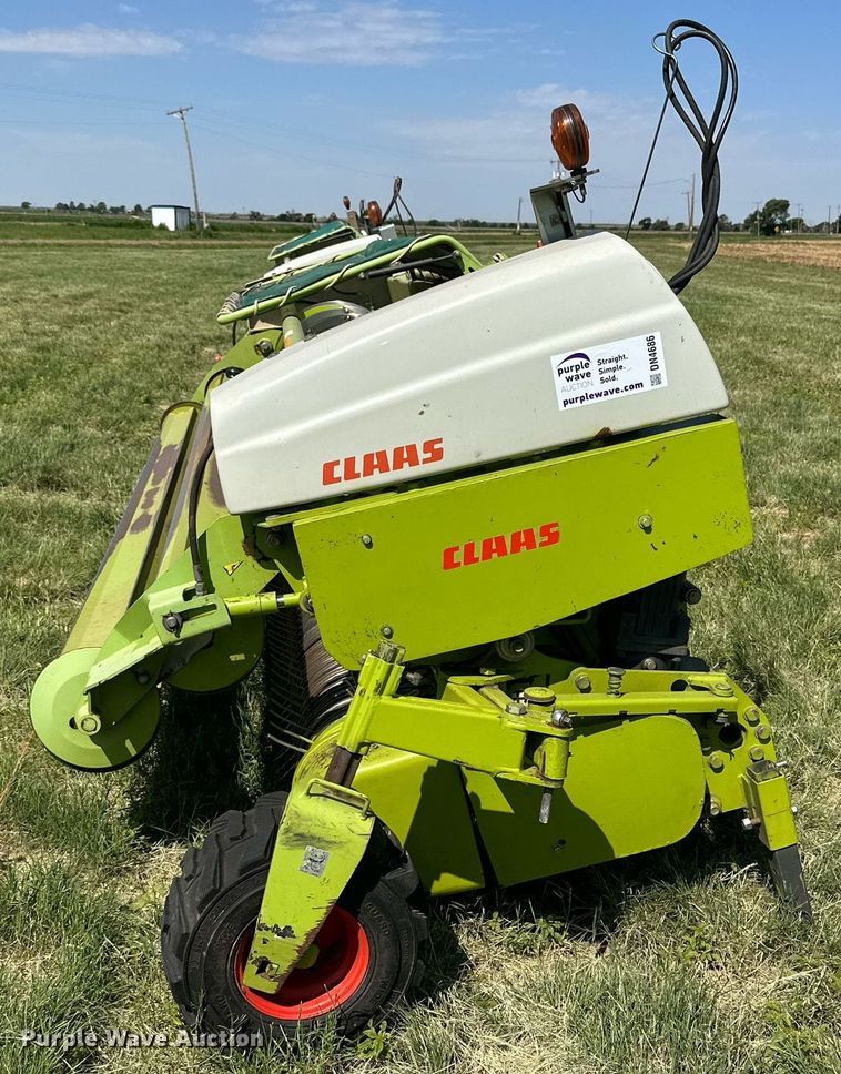 image for item DN4686 2014 Claas 380  pickup head