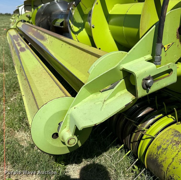 image for item DN4686 2014 Claas 380  pickup head