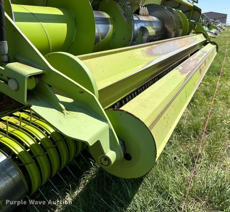 image for item DN4686 2014 Claas 380  pickup head