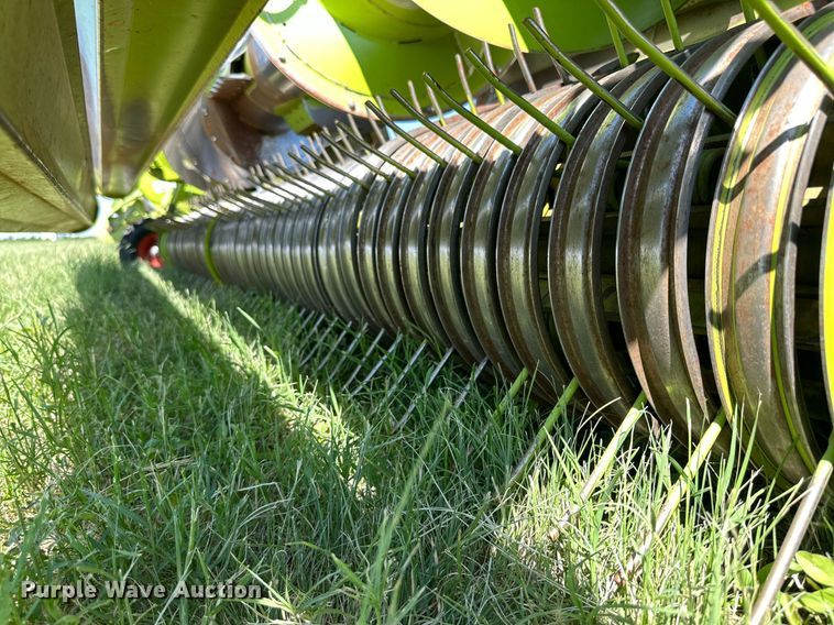 image for item DN4686 2014 Claas 380  pickup head