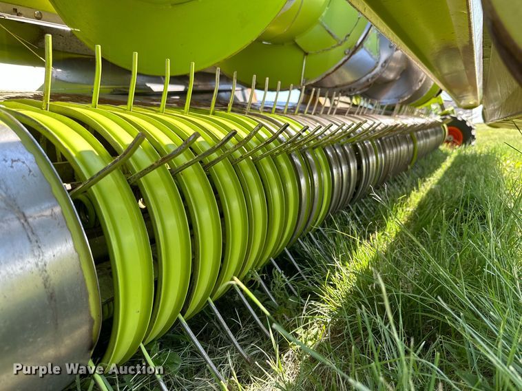 image for item DN4686 2014 Claas 380  pickup head