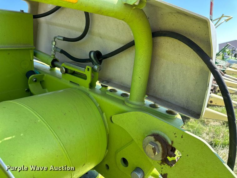 image for item DN4686 2014 Claas 380  pickup head