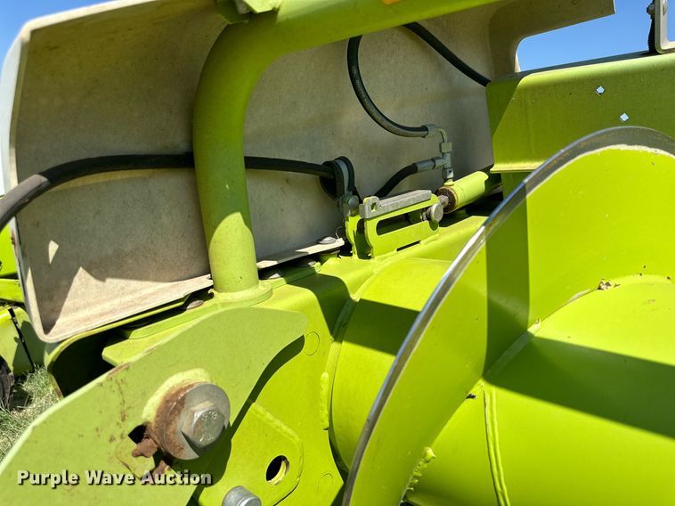 image for item DN4686 2014 Claas 380  pickup head