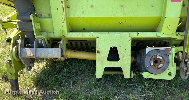 image for item DN4686 2014 Claas 380  pickup head