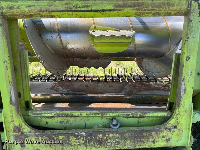 image for item DN4686 2014 Claas 380  pickup head
