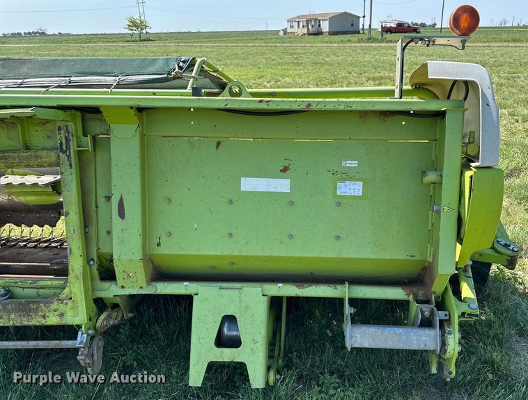 image for item DN4686 2014 Claas 380  pickup head