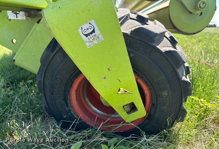 image for item DN4686 2014 Claas 380  pickup head
