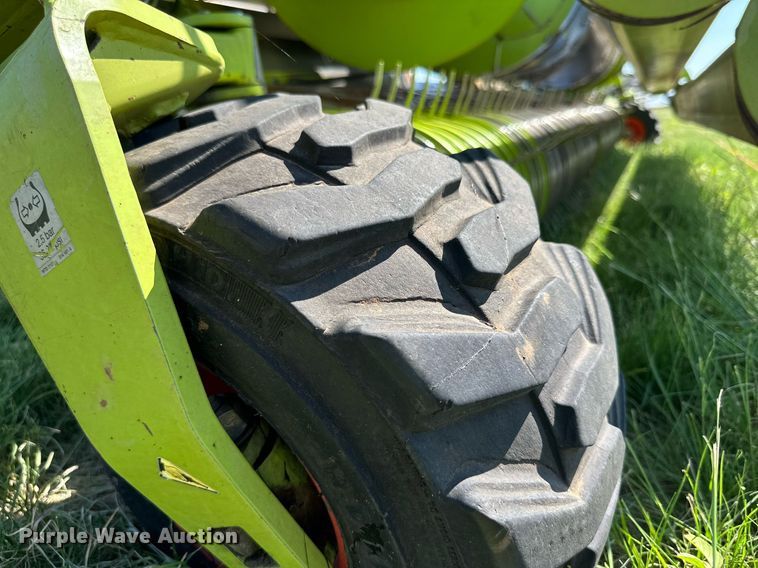 image for item DN4686 2014 Claas 380  pickup head