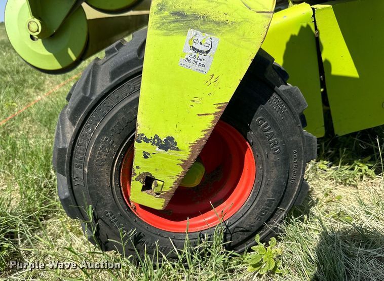 image for item DN4686 2014 Claas 380  pickup head
