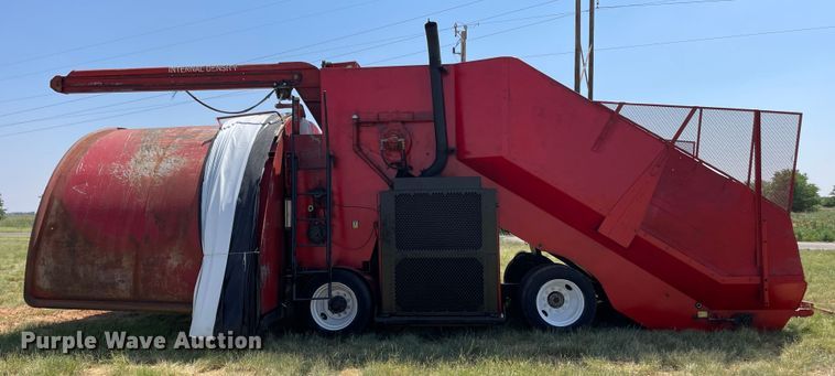 image for item DN4694 2008 Versa ID1014  silage bagger