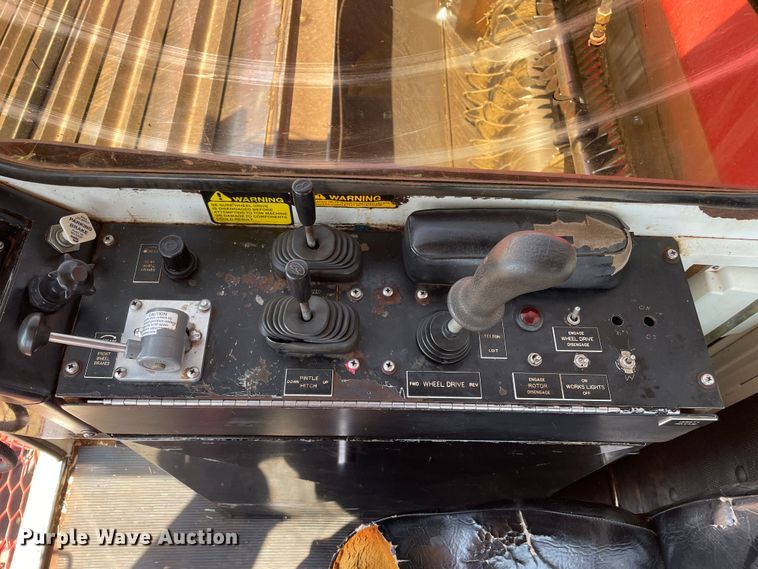 image for item DN4694 2008 Versa ID1014  silage bagger