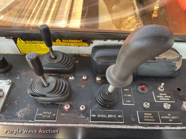 image for item DN4694 2008 Versa ID1014  silage bagger